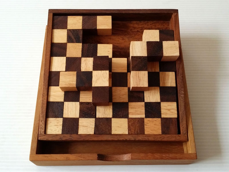 chess puzzle box