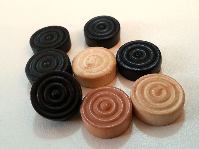 pions noirs et blancs
