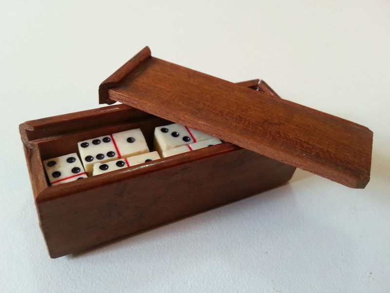 dominos