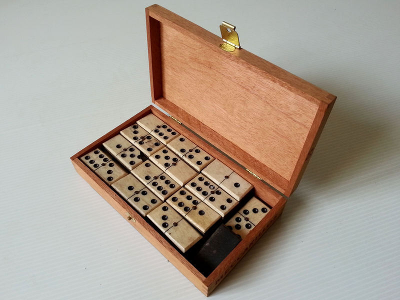 dominos
