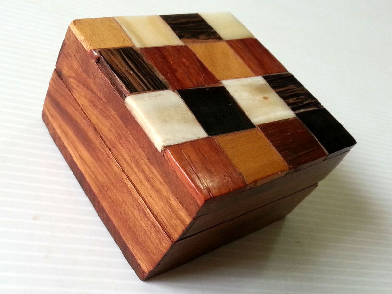 boite damier