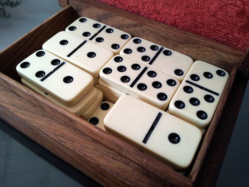 dominos
