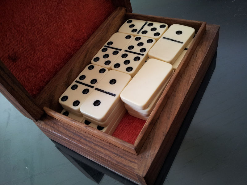 dominos