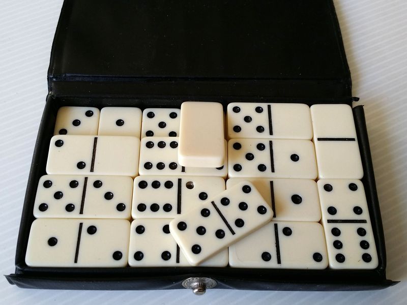 dominos