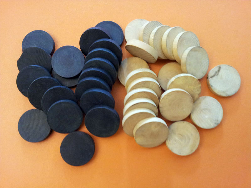 pions noirs et blancs
